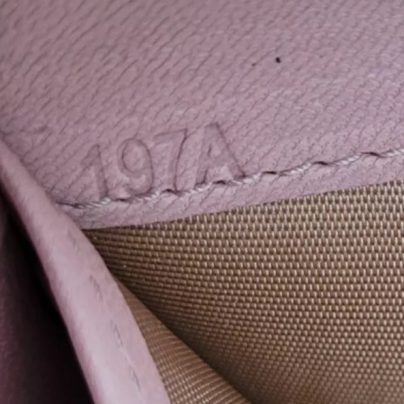 🩷Miu Miu Matelasse Pink Leather Accordion Card Holder Logo Zip Around Wallet🩷 - Picture 13 of 15